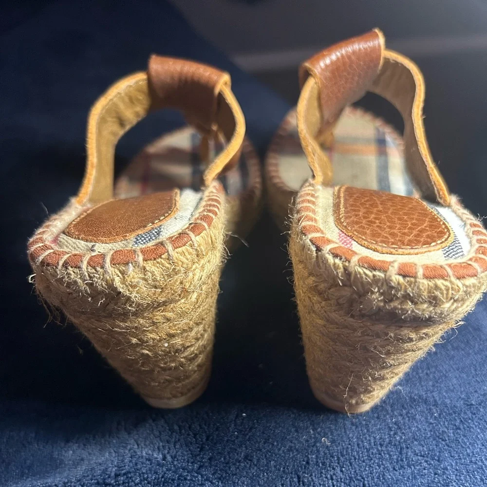 Burberry elegant espadrilles